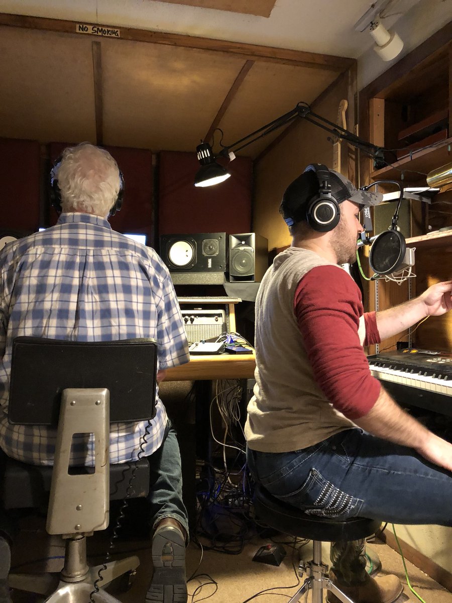rachellipsky's tweet photo. Started off this morning writing with these 2 talents @ericburgettmusic & #SteveOBrien #CountryMusic #RachelLipsky #NewSong https://t.co/IbNuupZxKs