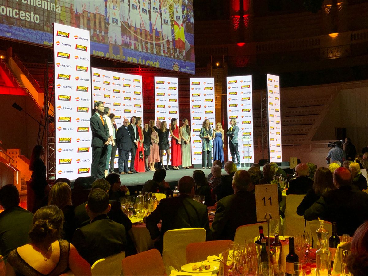 ZoopaNetwork's tweet photo. Esta noche estamos en la gala de @mundodeportivo 💪 con @Santi_Millan y los mejores deportistas de 2017... A tope!!!! 💥
#GalaMD #ZoopaTeam #agencylife #Mnac #Barcelona #comunicación #deporte https://t.co/3wBGlxFRI7