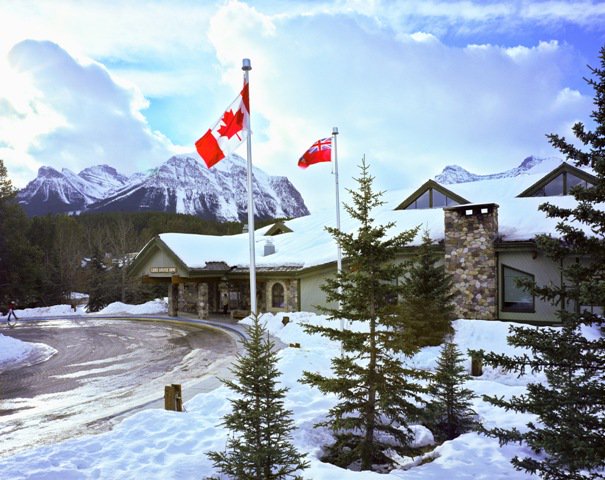 Book your stay at the historic Lake Louise Inn before FEB 15 and save up to 20% through Skican! #LakeLouise #LakeLouiseInn bit.ly/2s25Sju