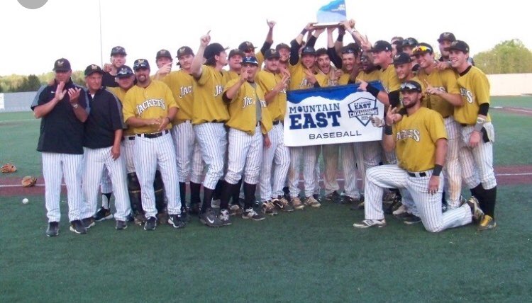 Brettchristian3's tweet photo. Blessed and honored to verbally commit to West Virginia State University to continue my acedemic and baseball career. #yellowjackets https://t.co/84fpFJfbCI