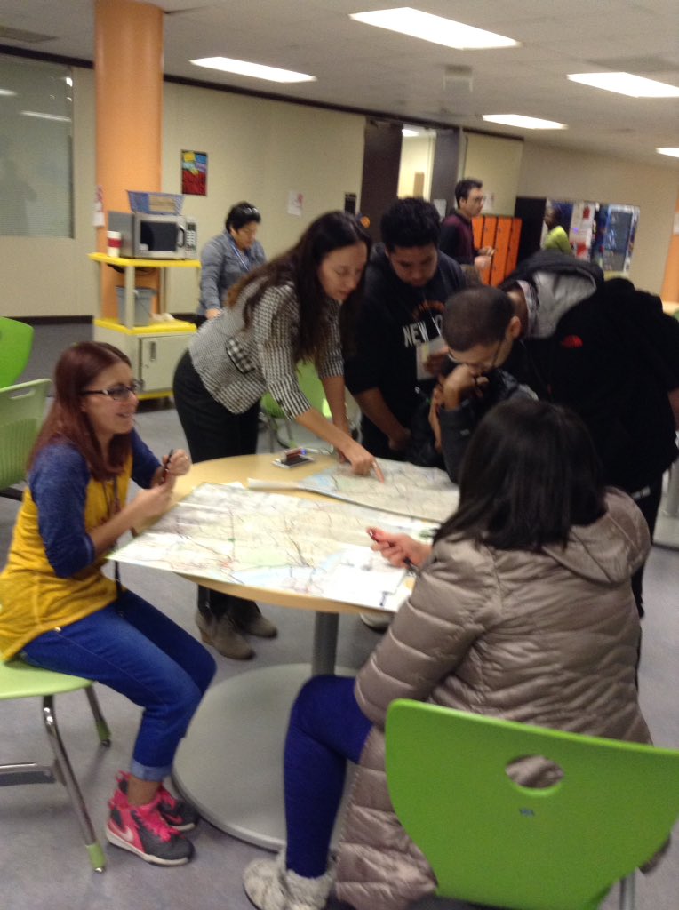 ACCSustainGo's tweet image. Arlington Car Free Diet returned to the Career Center today to teach our PEP students how to use the Transit app to map a route to their internships! We are going GREEN!