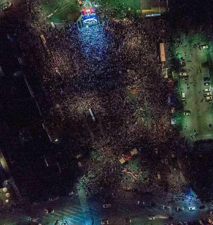 AlvaroMeroni's tweet photo. Está no está con Photoshop como la del niño Ramírez jajajaja https://t.co/LFaYfzDPNo