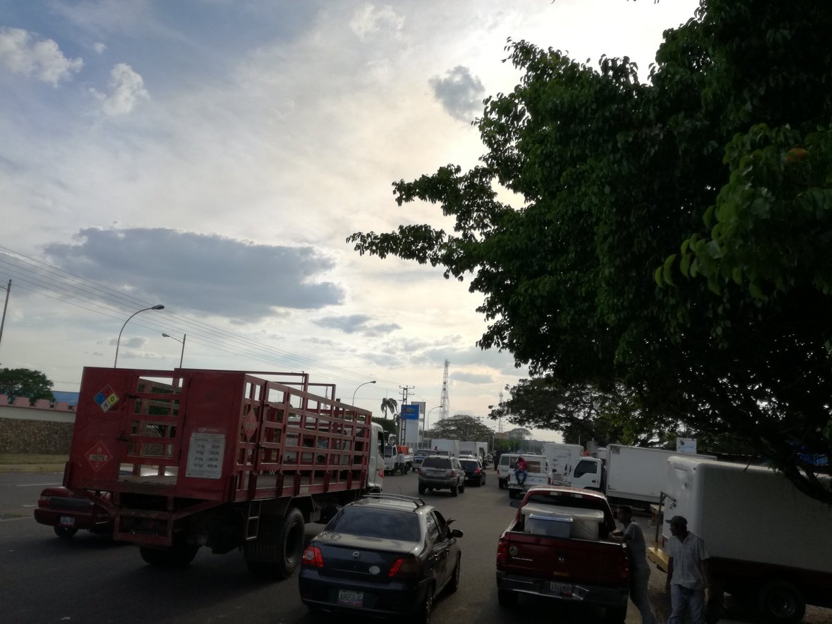 is_roxy's tweet image. Ayuda por favor queremos trabajar para sobrevivir y no nos dejan. @CaraotaDigital @la_patilla @DolarToday @DiocesisSFApure @VisionApurena @DiariodeCaracas @NTN24ve