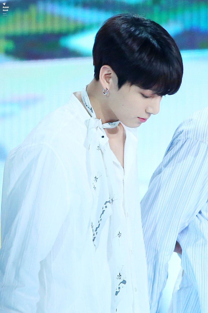MiJeonJungKook's tweet photo. Que pena
que para mí seas realmente importante
y que tú ni siquieras sepas de mi exitencia
#전정국 #ジヨングク #JUNGKOOK #노츄 #Amyzen
by: #나나 https://t.co/MziRsDsoKR