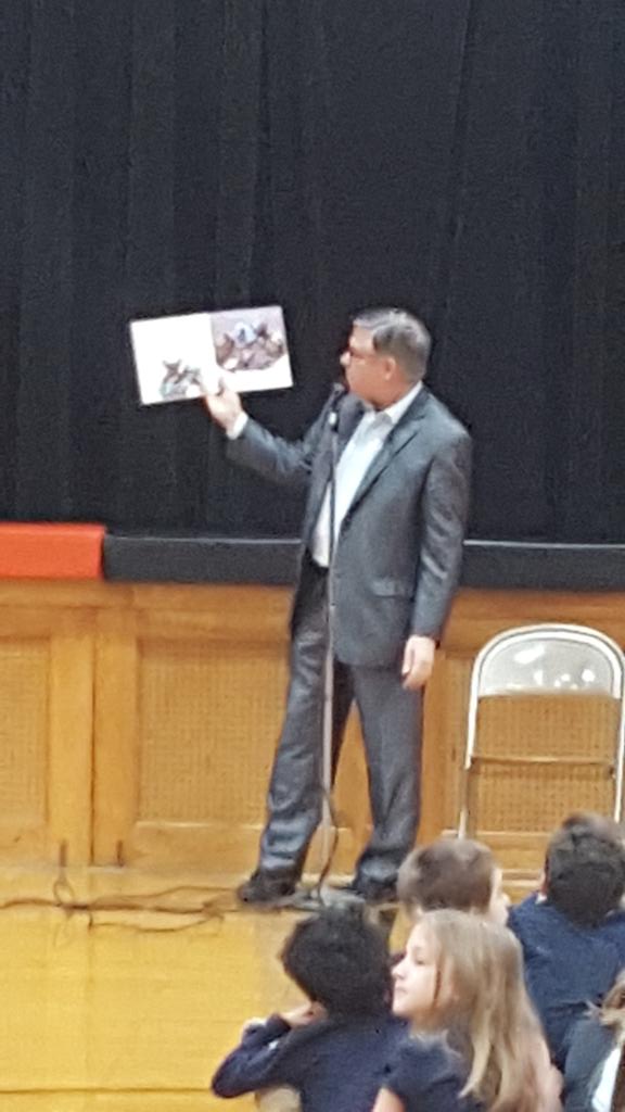 SwansonTES's tweet photo. Thank you @ToddConnorTV from @WSBT #ILovetoReadChallenge #TeamSouthBend https://t.co/IXsY004qsY