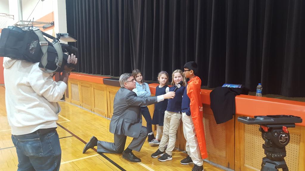 SwansonTES's tweet photo. Thank you @ToddConnorTV from @WSBT #ILovetoReadChallenge #TeamSouthBend https://t.co/IXsY004qsY
