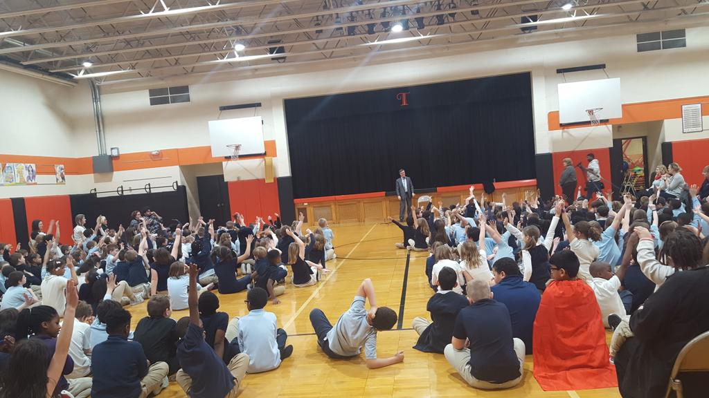 SwansonTES's tweet photo. Thank you @ToddConnorTV from @WSBT #ILovetoReadChallenge #TeamSouthBend https://t.co/IXsY004qsY