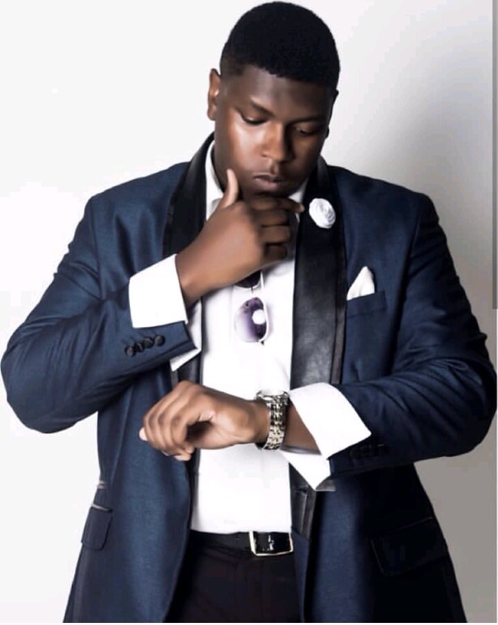 SuccessMentors_'s tweet photo. A huuuuggeee shout out to our very own @WynterSoldier, WYNTON BURNETTE! He is our #MentorMonday! Thank you for your hard work and dedication! You’re always present, a great role model, and an all-around awesome mentor! #MentorMonday #WyntDawgInThisPiece #SMLovesYou! https://t.co/Z2xFEsntxw