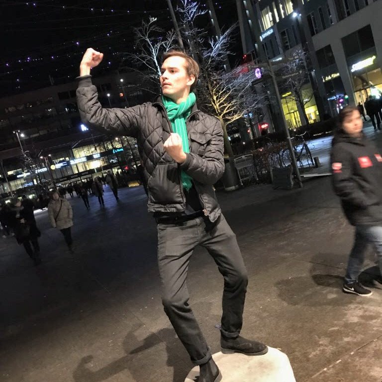 isakwesterblad's tweet photo. Rejäl styrkedemonstration i Malmö ikväll #roglebk https://t.co/BHdjWoF2X3