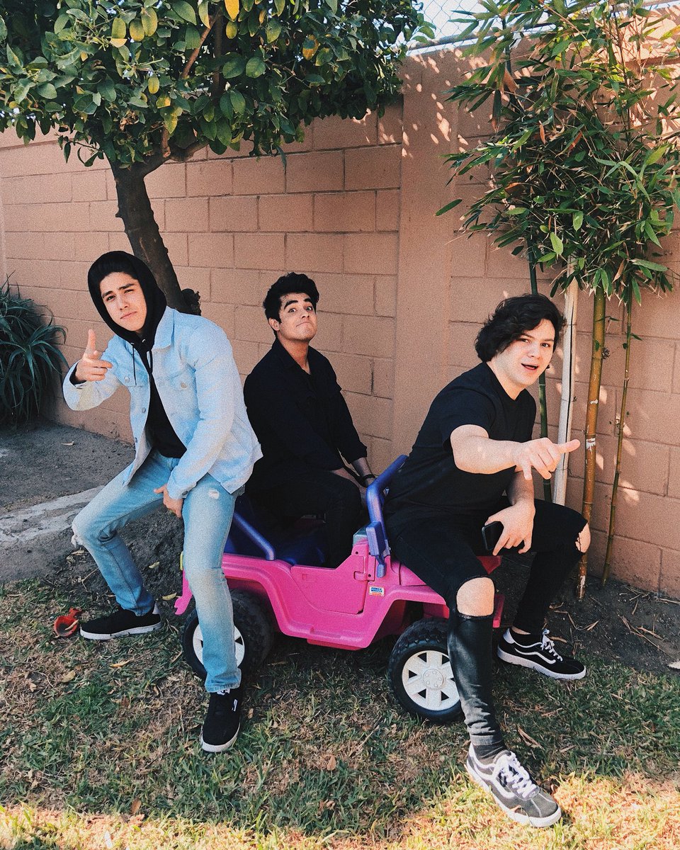 layloficial's tweet photo. ¡Vámonos! #NoVuelvasTour 🚐 https://t.co/CPPzcb3R36