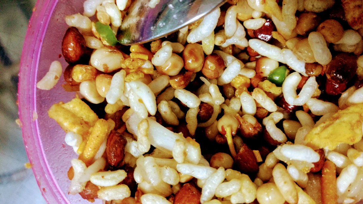 nazimuddaula's tweet image. I eat when I'm upset and it helps! #PoWisdom #EmptyBrain #MuriKhai #Gebon