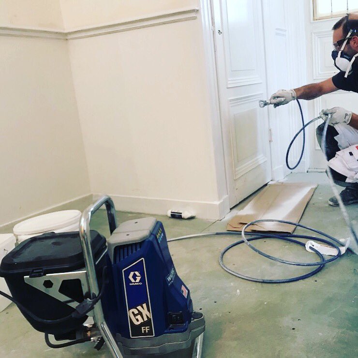 GracoContractor's tweet photo. GXFF is the fast, portable and affordable solution for small finishing jobs. A perfect match with FFLP tips to work at lower pressure and for a better finish. Thank you @JSchilderwerken for sharing #gxff #fflp tips #finefinish https://t.co/EUSQ5KsZTN