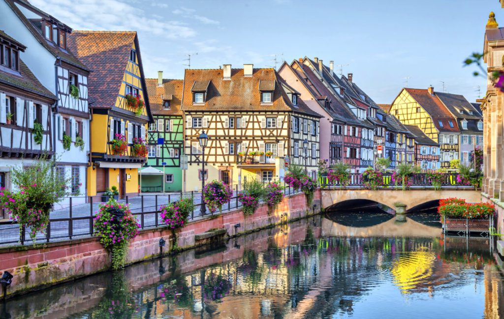 sensidelviaggio's tweet photo. Alsazia, un viaggio nelle favole #Alsazia #Barocco #canali #castelli #chilometrozero #Colmar #comignoli #Disney https://t.co/tDE5ZgvUIa https://t.co/Oz9GdgfiDB