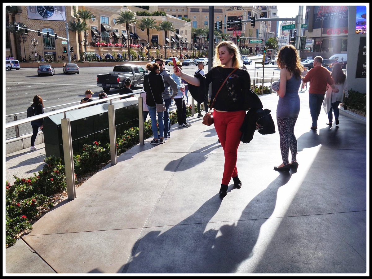 gradyw56's tweet photo. The Selfie ๐ท #photography #fotografia #500pxrtg #PintoFotografia #PhotoRTG #streetphotography #selfies #Photographer #photo #fotos #photographie #ใขใใฏใญๅ็ #streetphoto #LasVegas #Vegasdotcom ๐๐ https://t.co/DGu7lQG6ug