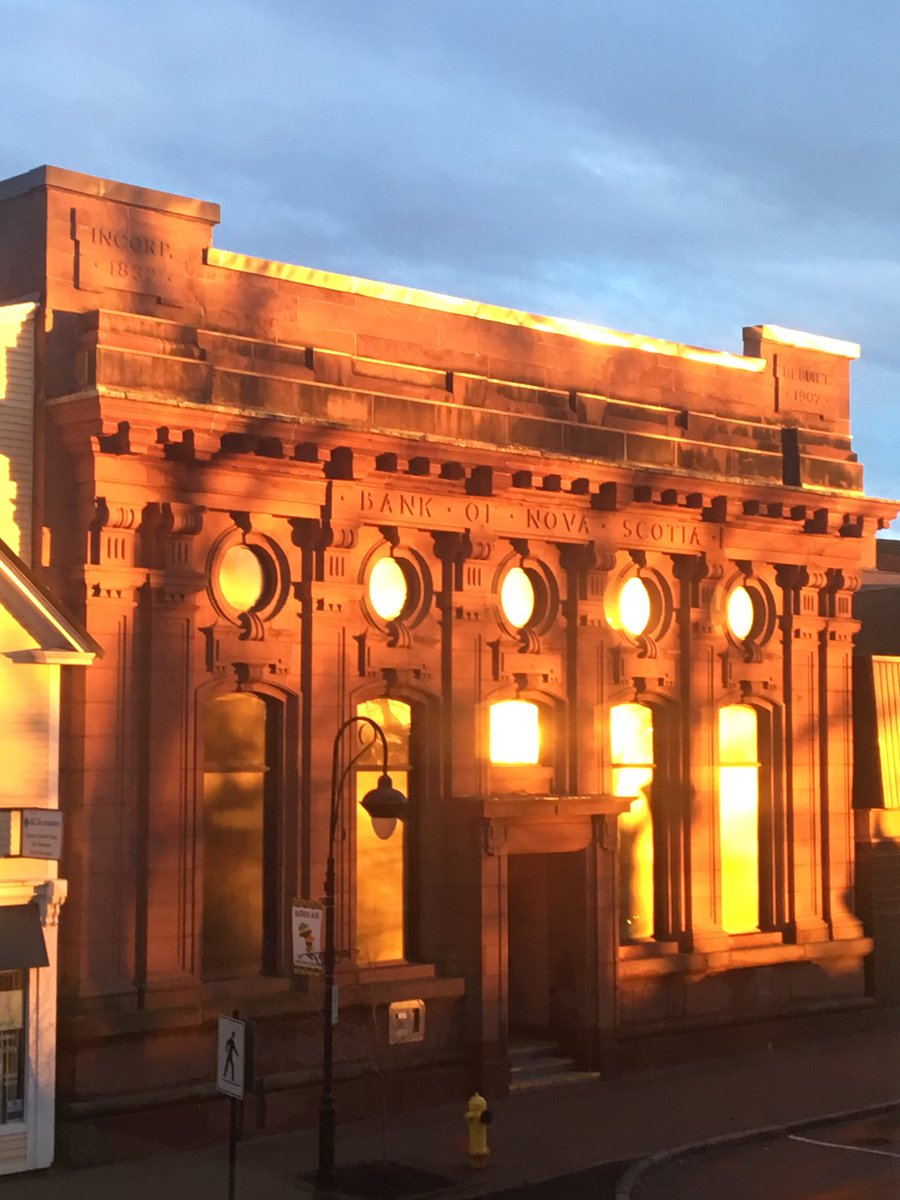 BillySchurman's tweet image. Working late has some advantages...like seeing the sunset on the beautiful Mrs. Grocery Head Office, former @scotiabank on @TownofAmherstNS Victoria Street @NS_CCH @csc_ns @TourismNS @nsgov @CdnArch @architectmag #ArchitectureEverywhere #seewhyweloveit