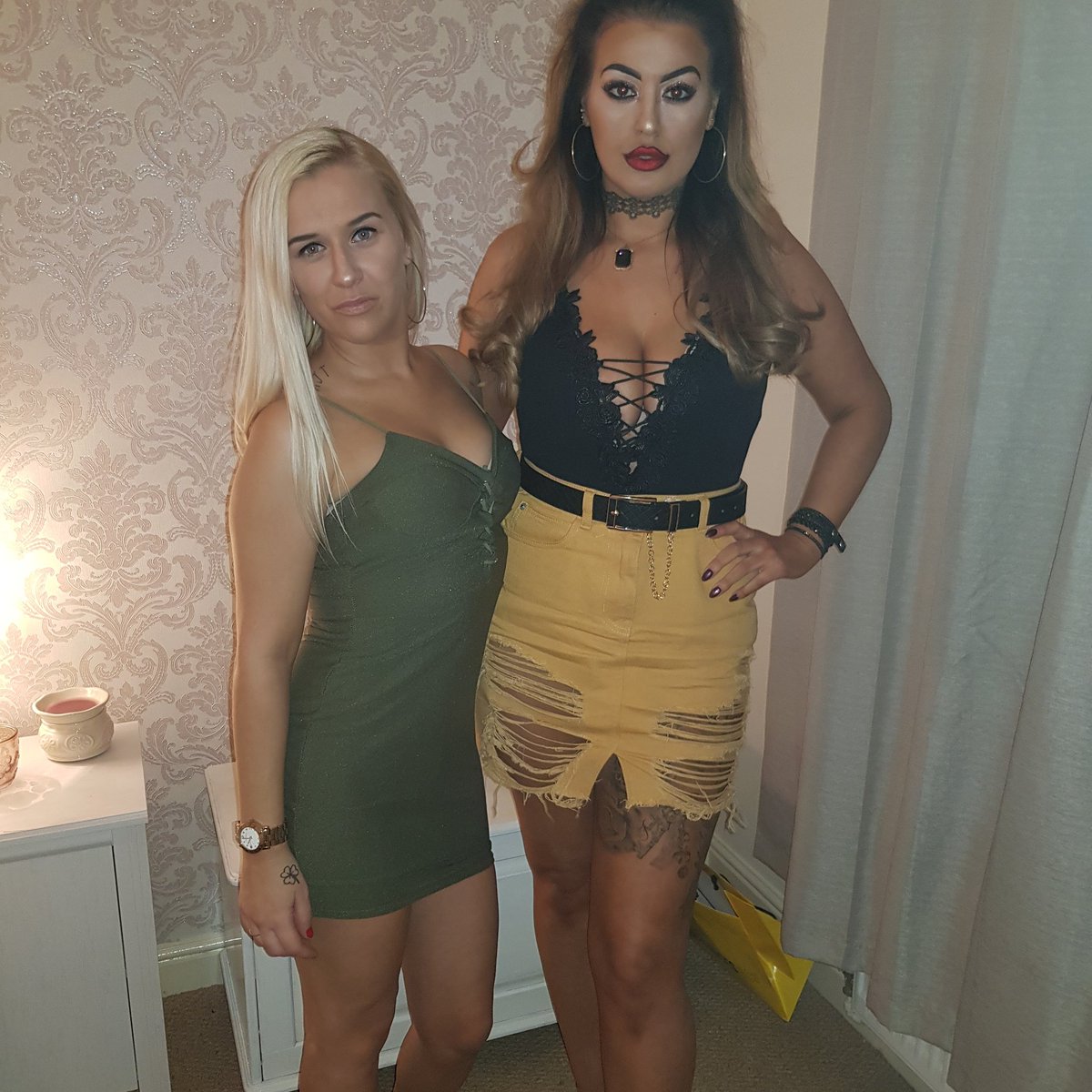 thedriver1989's tweet photo. #friends #town #nightout https://t.co/z695anjDWm