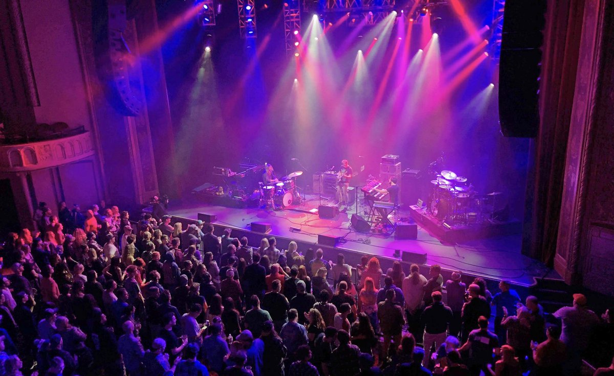 L4LM's tweet photo. Watch @Organ_Freeman’s Frenzied “You Said You Quit Drinkin'” From Their @capitoltheatre Debut [Pro-Shot]: https://t.co/pUVZMXvJ7N https://t.co/dI6xQIHRF6