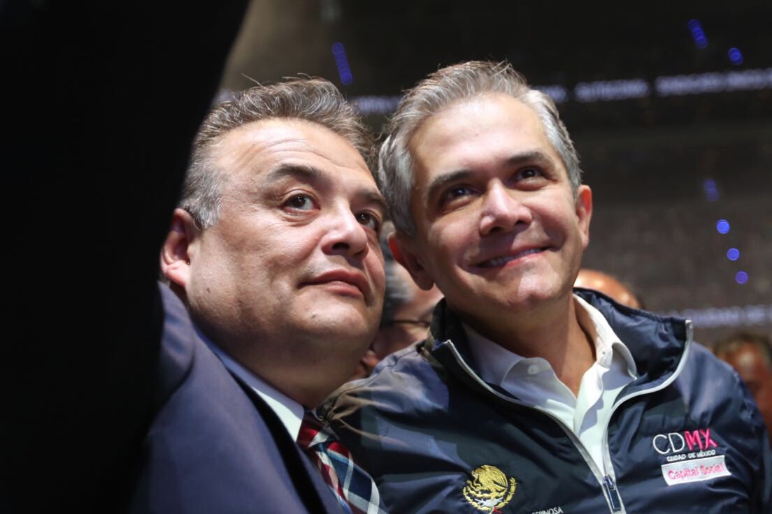 ManceraMiguelMX's tweet photo. La fuerza de las y los trabajadores de la Sección 1 del Sindicato hacen funcionar esta ciudad, les agradecemos su labor incansable en las labores de #ReconstrucciónCDMX tras el sismo #mm https://t.co/N1QLPPMC3L