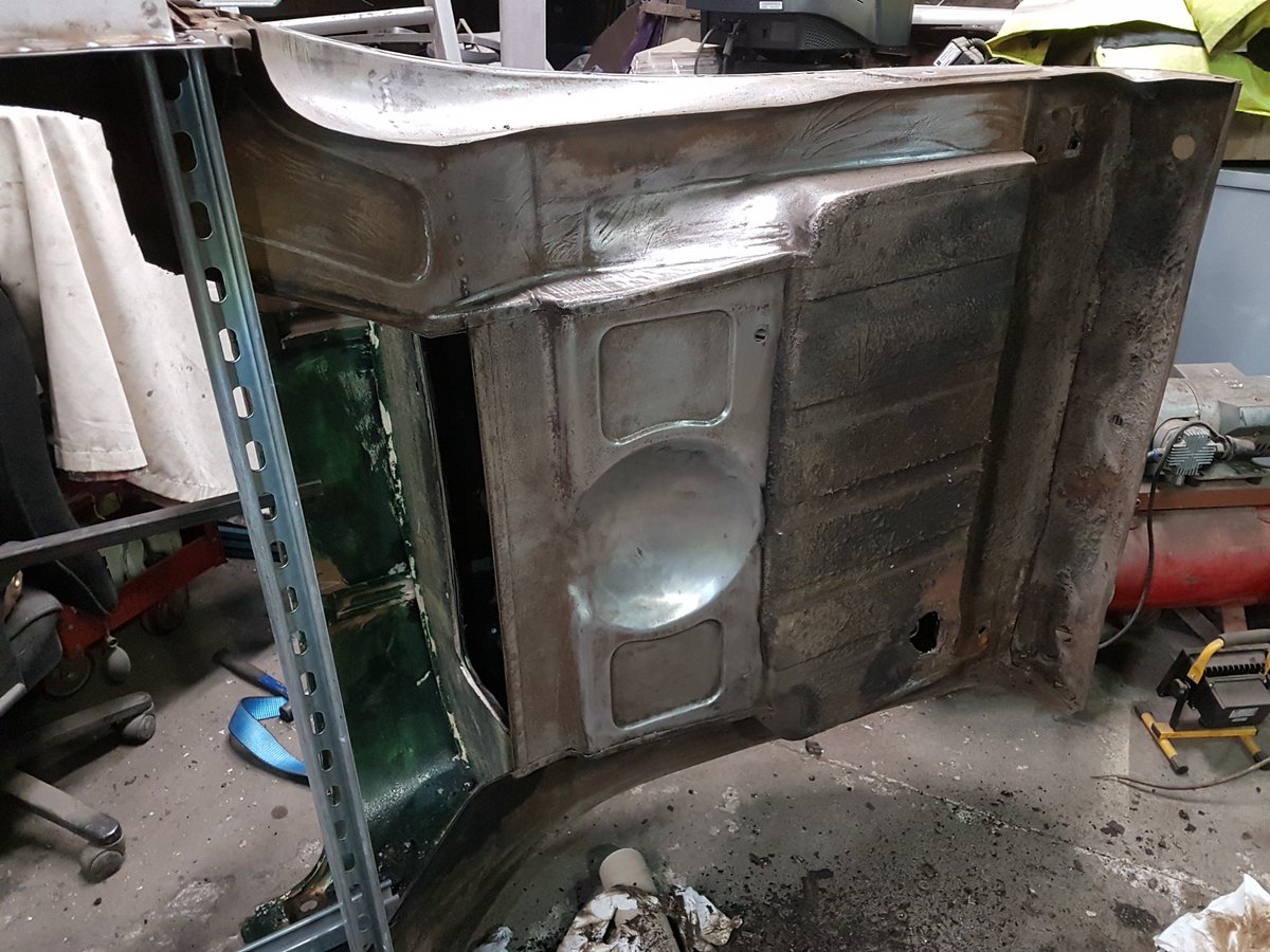 simonwales5's tweet photo. Mga restoration..  Bare metal means bare metal even underneath. #tavarish #wrencheveryday #mga #fullrestoration #mg #gfix https://t.co/E3CI42yKIG