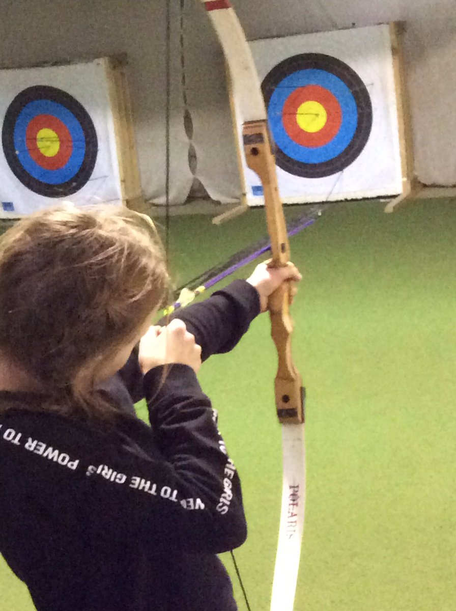 BroughPrimary's tweet photo. Y6- More archery shots. #tryanewskill https://t.co/qy3nhyIsz5