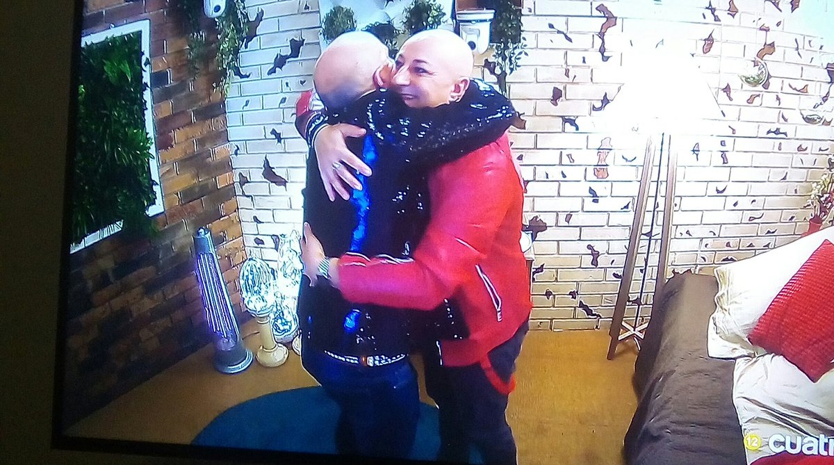 julianconpenas's tweet photo. que bonito y emotivo el reencuentro entre kiko y coto matamoros...........#FirstDates553 https://t.co/0NQq8oO0mp