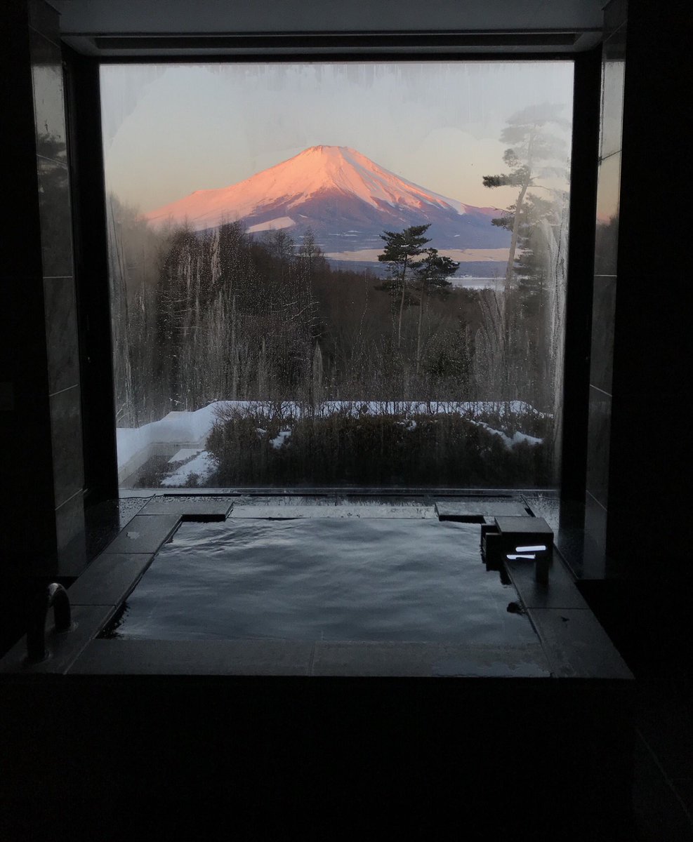 ちょろ母 2017紫解脱 2018 Jml On Twitter エクシブ山中湖サンクチュアリヴィラからの 朝日に染まった富士山の眺めと共におはようございます ノ 昨夜は暗くなってからの到着だったので何も見えなかったのですが 朝になったら部屋からも 部屋のお風呂から