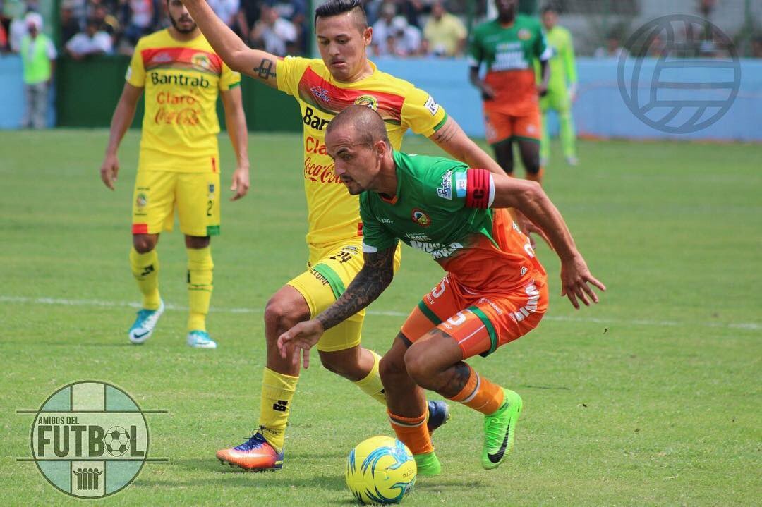 chichoming's tweet photo. Victoria importante de local, los pies sobre la tierra, mucho por mejorar ⚽️
📸@amigosdelfutbol
#NoPermitasQueNadieRobeTusSueños #Chicho25 #Siquinala2018 https://t.co/3ZcYzaICE5