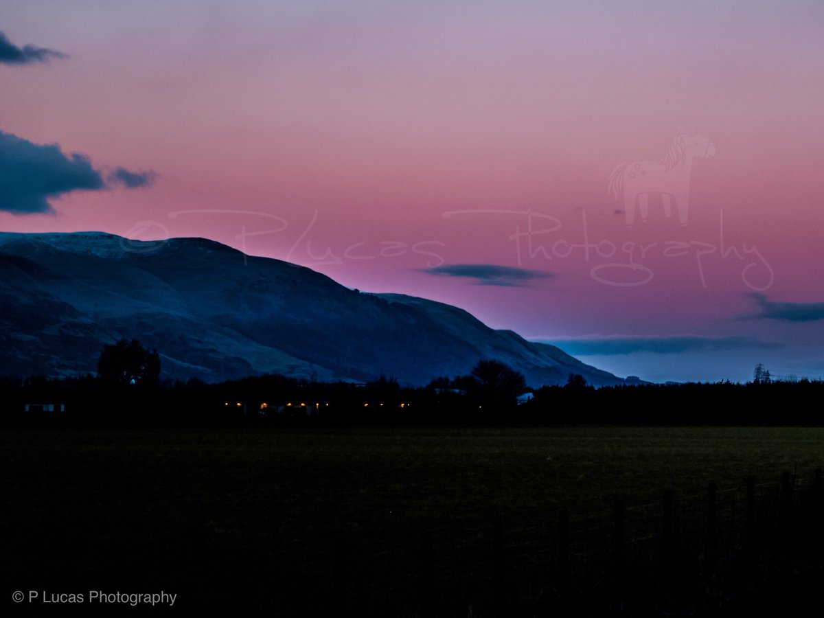 PLucasPhoto's tweet photo. #ochilhills #sunset #stirling #pinkskies #bluehues #amazingscotland #visitscotland #landscapephotography #bestsceneryinscotland #lovestirling #plucasphotography https://t.co/2pw8jDiUSb
