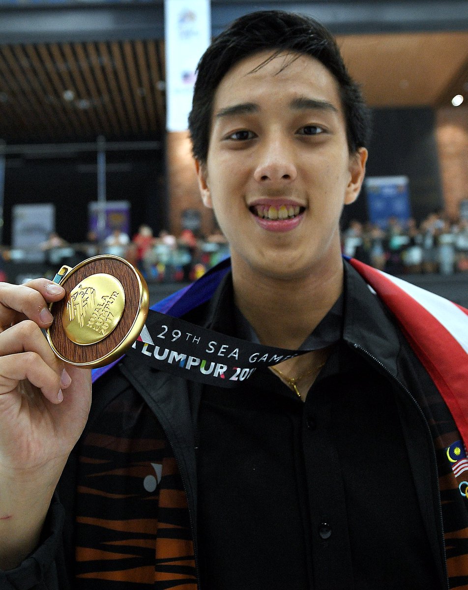 NajibRazak's tweet photo. Selamat maju jaya buat Julian Yee dan Jeffrey Web yang akan bersaing dalam #WinterOlympics 2018. Saya yakin anda berdua akan harumkan nama negara! #BangkitlahNegaraku

(Foto Bernama &amp; The Star) https://t.co/4ByZRqOGK2