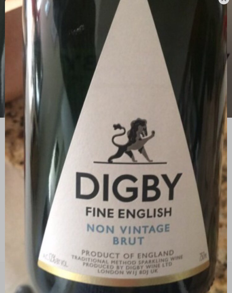The_Toast_Club's tweet photo. Loved trying @DigbyEnglish to celebrate my birthday, was even happier that I could find it in the heart of #WashingtonDC #EnglishWineintheUS #englishsparklingwine https://t.co/yizVWcex73