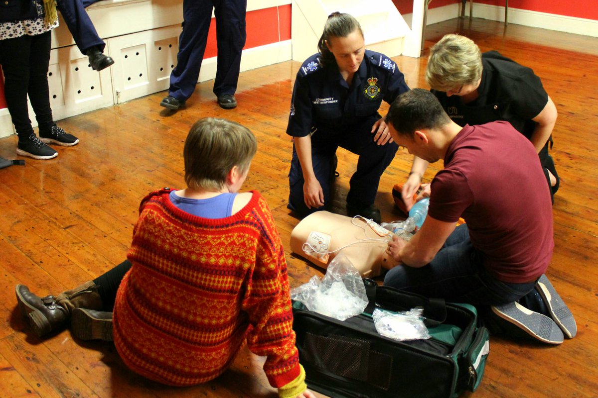 SouthNottsCFR's tweet photo. Brilliant training night this week. We're pleased to announce we also have some new recruits, welcome to the team guys!
If you would like to donate to the group  or if you're interested in becoming a first responder, please feel free to get in touch. @EMASNHSTrust @EMAS_CFR https://t.co/XZl3GYy0jG