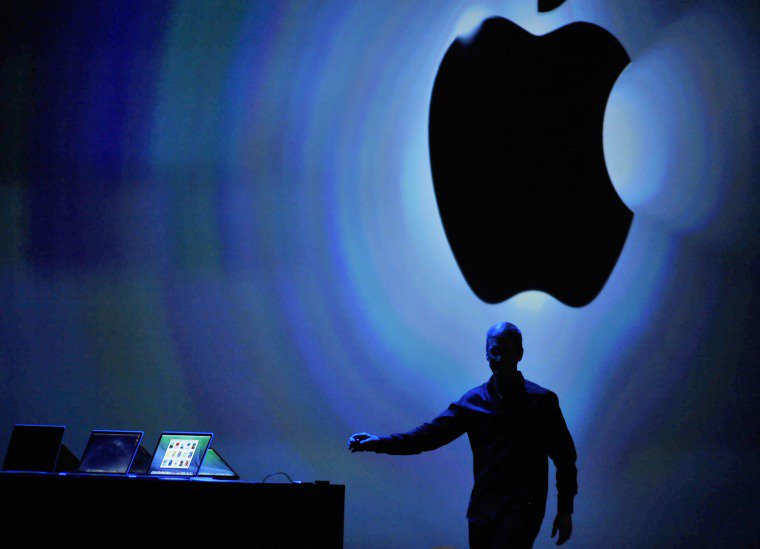 thefader's tweet photo. Apple Music is reportedly on track to become more popular than Spotify in the U.S. https://t.co/m71An3o4zW https://t.co/x2bzgzxEko