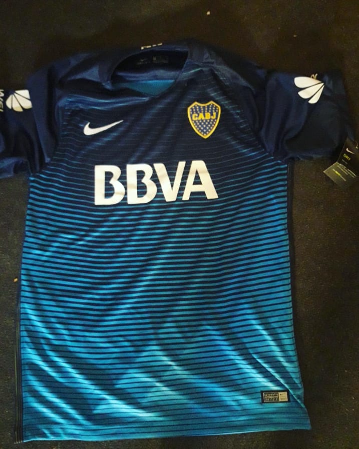 GambetaElshow's tweet photo. ¡SORTEO EXCLUSIVO DEL SHOW DE LA GAMBETA! 

¿Querés ganarte la camiseta de #Boca 👇 ? Para participar, solo tenés que dar RT y seguirnos. El ganador será anunciado en vivo durante el programa del lunes 12 de febrero ¡no te lo pierdas! https://t.co/xb3ViTfXju