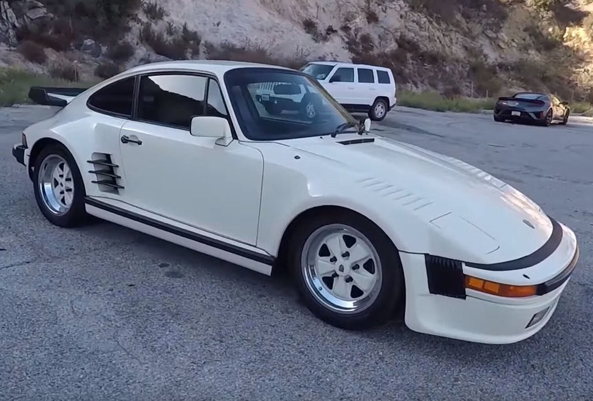 CarWaffle's tweet photo. Super rare 330hp 1982 #Porsche 930 Slantnose driven 😍😍 https://t.co/AGdAl7zOJd https://t.co/CyLnbQfemS