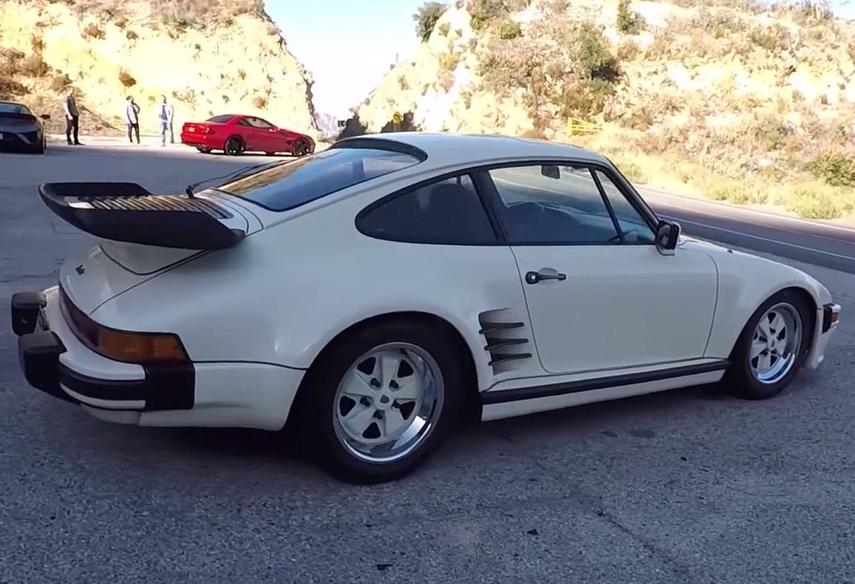 CarWaffle's tweet photo. Super rare 330hp 1982 #Porsche 930 Slantnose driven 😍😍 https://t.co/AGdAl7zOJd https://t.co/CyLnbQfemS