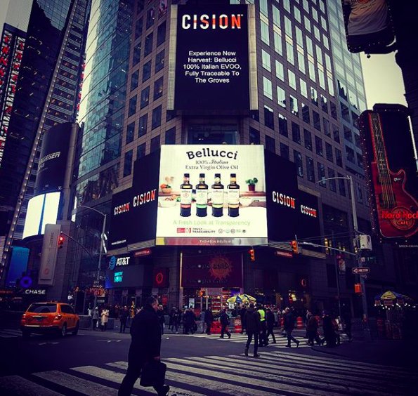BellucciPremium's tweet photo. Bellucci was in Times Square! What a delight to be displayed in the concrete jungle, at the crossroads of the world 🤗🏙🌃 #TimesAquare #NewYork #NYC #EVOO #Bellucci #TimesSquareShare @MultiVu https://t.co/k4Fbxl0060