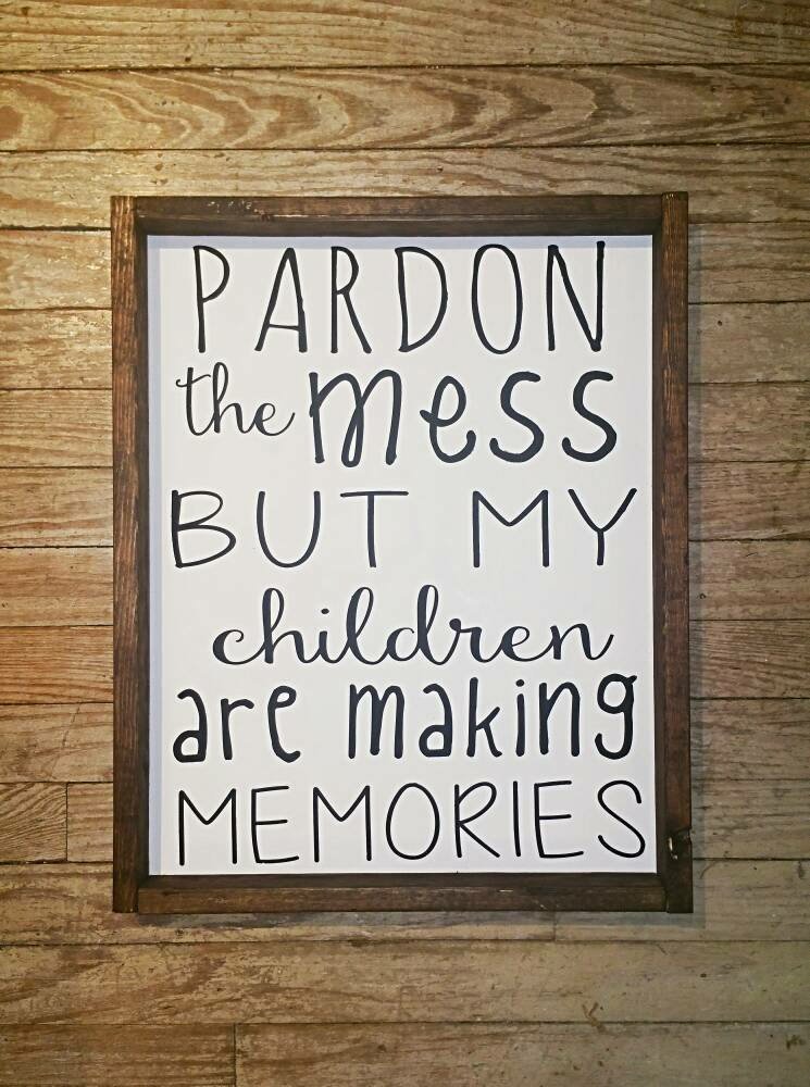 Itsapalletthing's tweet photo. Excited to share the latest addition to my #etsy shop: Pardon the mess, children are playing, messy house, children live here, Farmhouse signs #homedecor #kids #letthemplay #femalesmallbusiness #dirtyhousehappykids #itsapalletthing #imonetsy  https://t.co/PnjTegPYbj https://t.co/B5kLzsDM3k