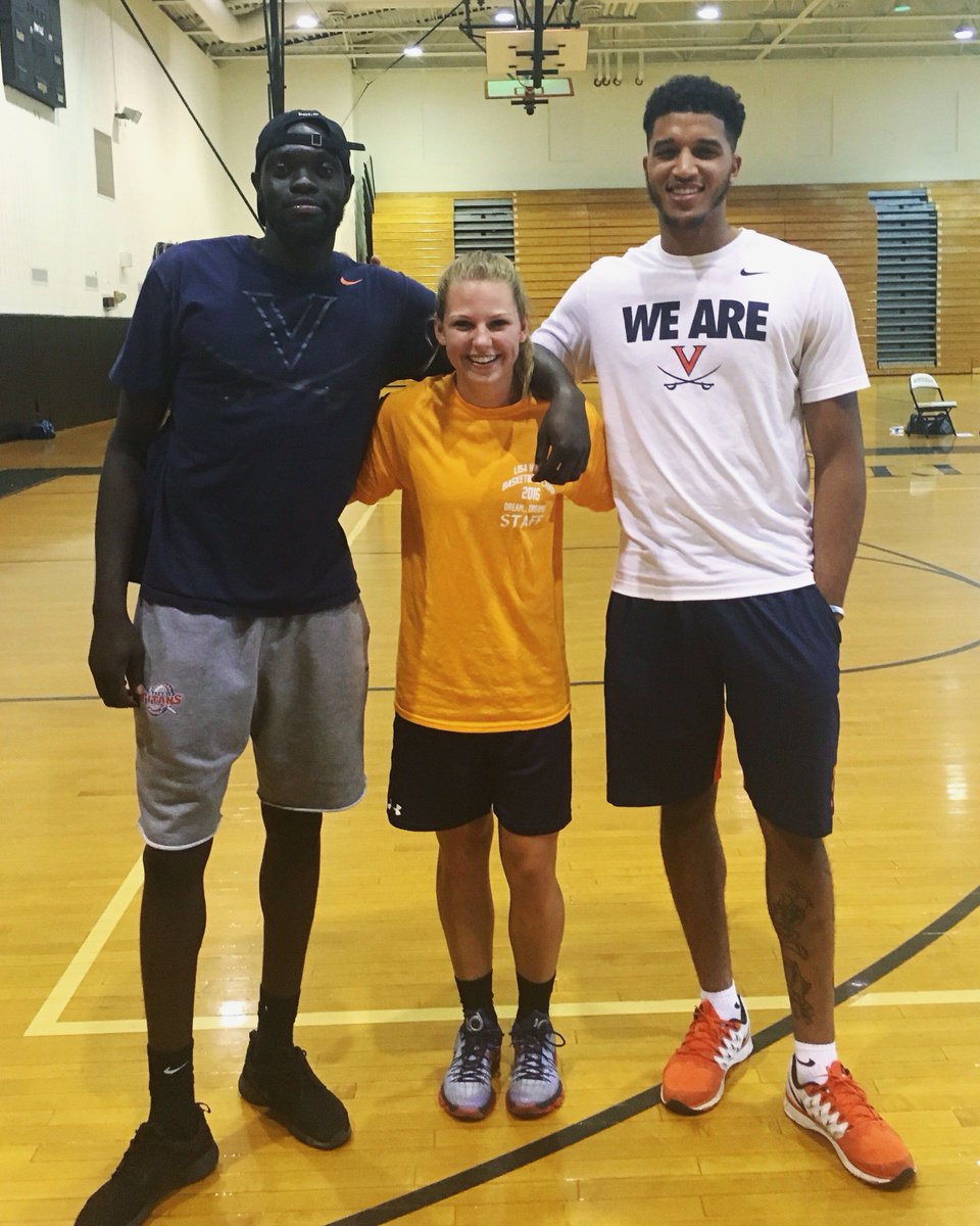 CAH_bam12's tweet photo. @VirginiaSports @theACC @HarrisTeeter and so do all the players!!!! #Number1Fan #ACCFANS #GoHoos #UVA https://t.co/kXK1LB6SRk