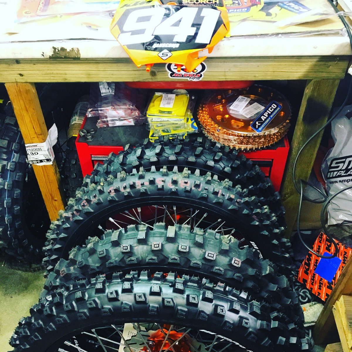 Apex Motocross park (@apexmotocross) on Twitter photo Getting ready 4 @HIMX2018 with @jhanscomb94 with some new BridgestoneUK on <a href="/SMProWheels/">SMProWheels</a> #x10 #x20 Getting ready 4 @HIMX2018 with @jhanscomb94 with some new BridgestoneUK on <a href="/SMProWheels/">SMProWheels</a> #x10 #x20
