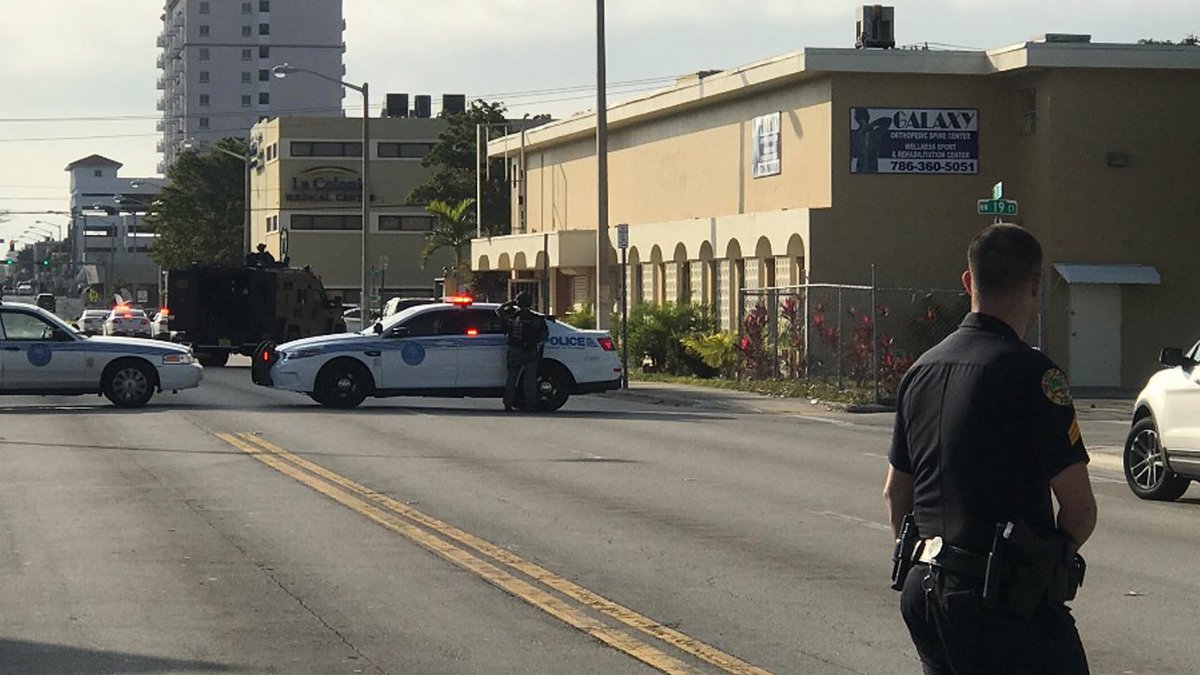 #UPDATE Latest on ongoing strange hostage situation in Miami bit.ly/2FQMisF?utm_so… https://t.co/XHoF30ZD06