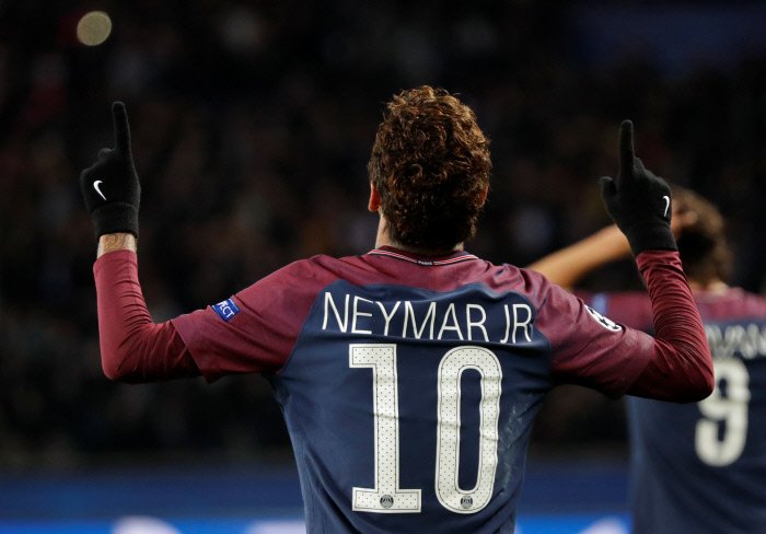 ParisDepre's tweet photo. PARABÉNS MEU AMOR,MEU DOCINHO DE CÔCO,MEU BEM MAIS PRECIOSO DESSA PORRA,TE AMO E ESSE ANO LA PELOTA DE OURO É SUA. #TOIIS #OUSADIA&amp;ALEGRIA #PAZ @neymarjr https://t.co/CvdotNBYhr