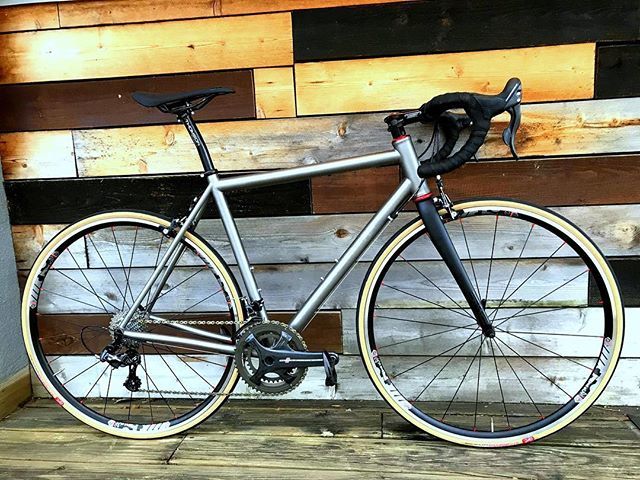 kishbike's tweet photo. 2018, year of the pavimentum #carrboromade #titanium #custombike https://t.co/eQpQ9NXVFW