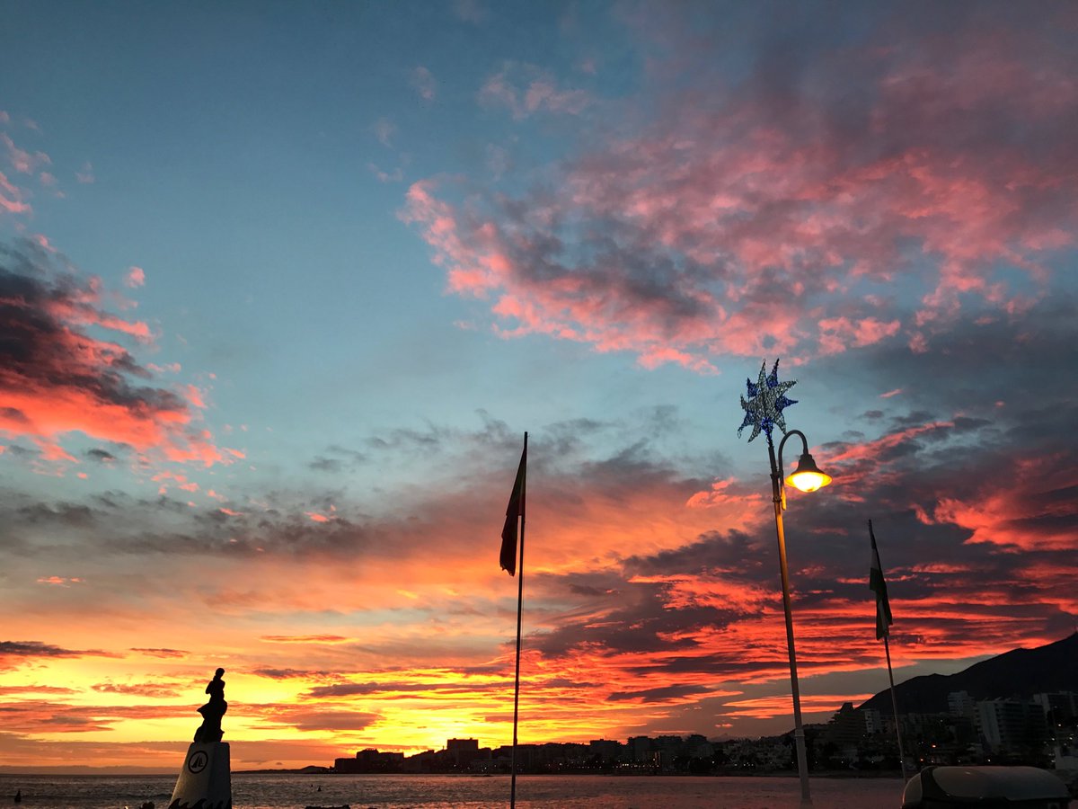 Martin_Mollerup's tweet photo. Costa del Sol sunset view from Puerto Marina, Benalmadena, Spain 🇪🇸 ☀️✨ #España #CostadelSol #Spain #Malaga #Sunset https://t.co/tc1JNPiWQa