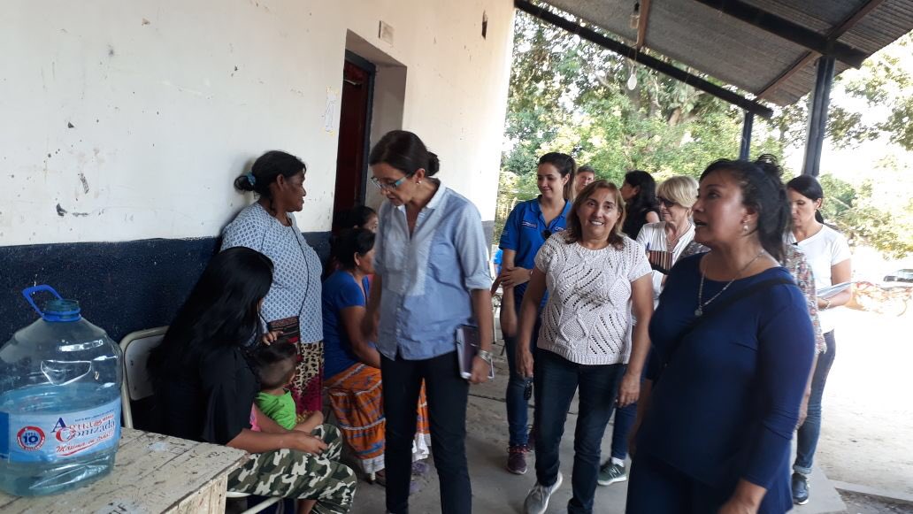 MEducacionSalta's tweet photo. Junto al ministro de Primera Infancia la ministra de Educación visitó las escuelas de Aguaray y Tartagal donde se albergan personas que sufrieron las inundaciones. https://t.co/o3DgVrPbTz
