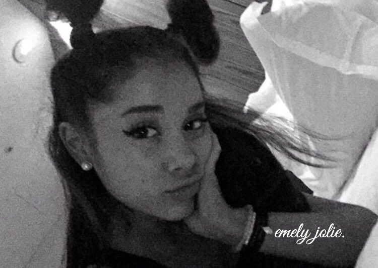 emelyjoliee's tweet photo. @drewbma waiting for you be like https://t.co/OoV0gs0Yxd