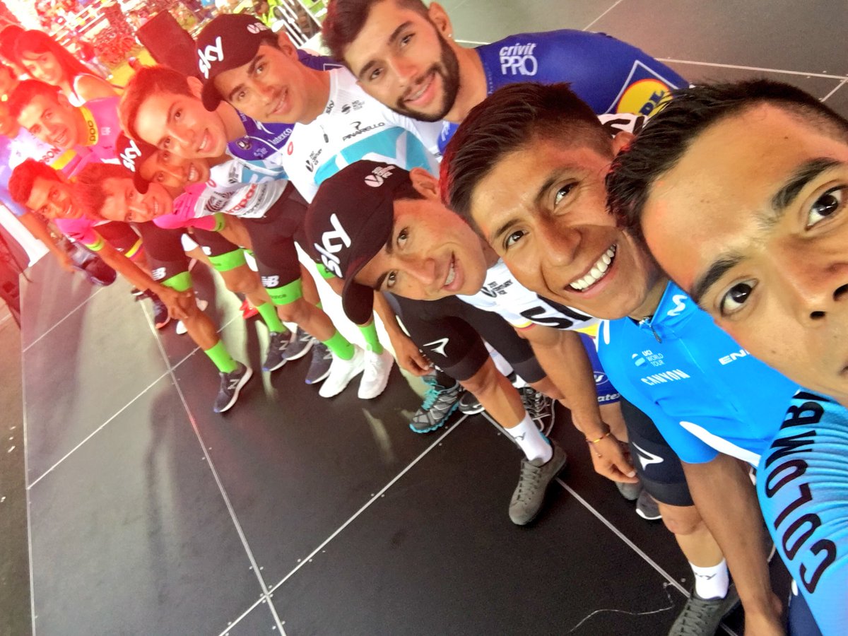 mario_sabato's tweet photo. Una selfie World Tour Colombiana !!! Geniosss!!! @ColOroyPaz https://t.co/4GSz2xT9Br