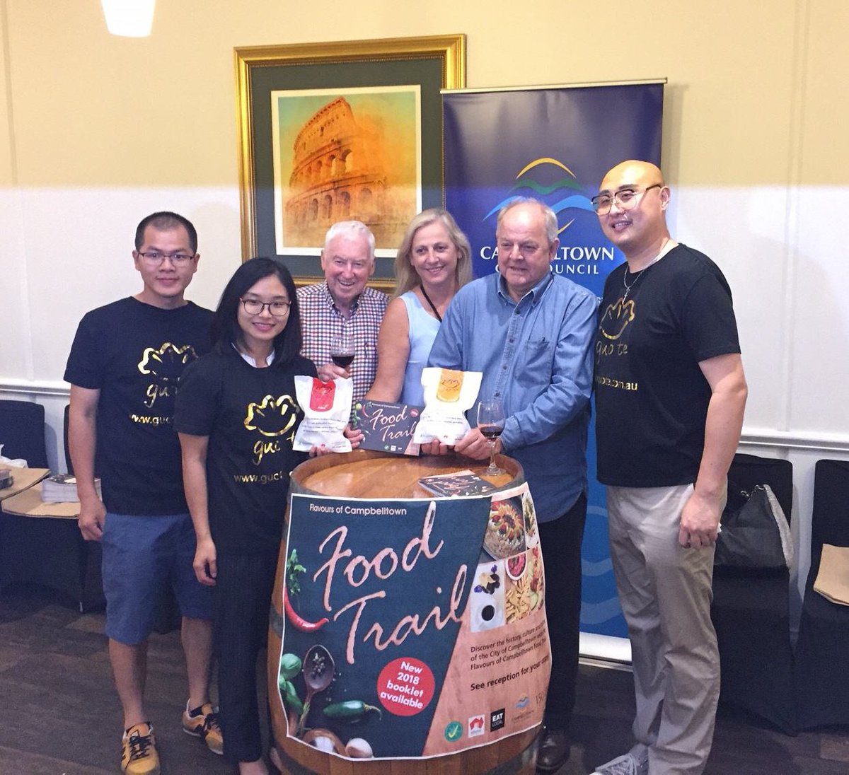 FoodTrailSA's tweet photo. Following the successful launch of the 2018 Flavours of Campbelltown Food Trail booklet at the #MoonlightMarkets, members of the Food Trail had a special meet and greet at Café Va Bene with Food Trail Ambassador Michael Keelan last night. https://t.co/2t6cMNk7rG