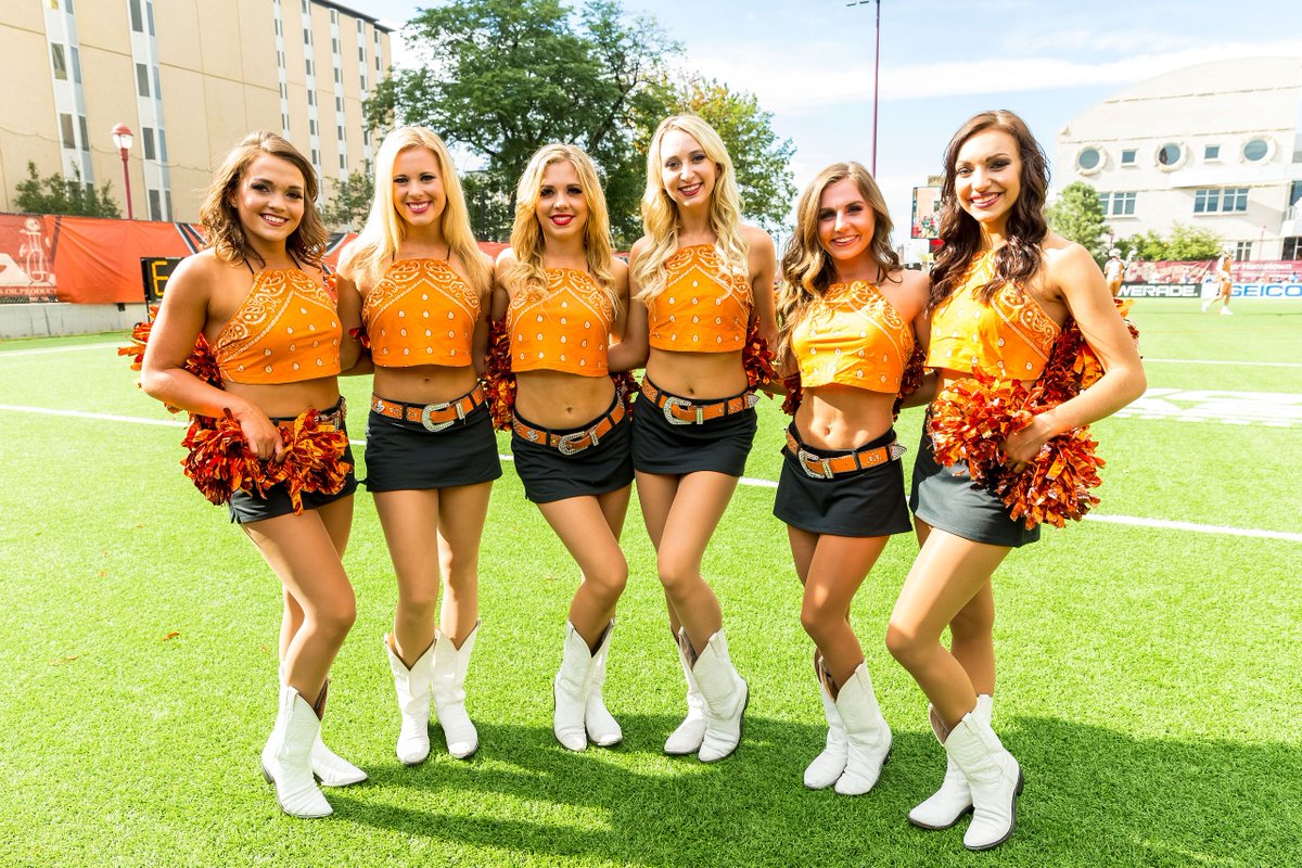 OutlawsDancers's tweet photo. Tuesdays are better with your teammates.

#TeammateTuesday | #OutlawsDancers https://t.co/5A6gKhZo22