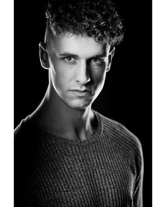 nicholasdawkes's tweet photo. @harrylydon rep'd by @keddiescott #headshot #Actors #Headshots #London #portrait @theaphp #aphp #newheadshots #studio #photooftheday #actorslife #actor ©Nicholas Dawkes Photography https://t.co/hpyrd8cozy https://t.co/RcXHBbjqYD