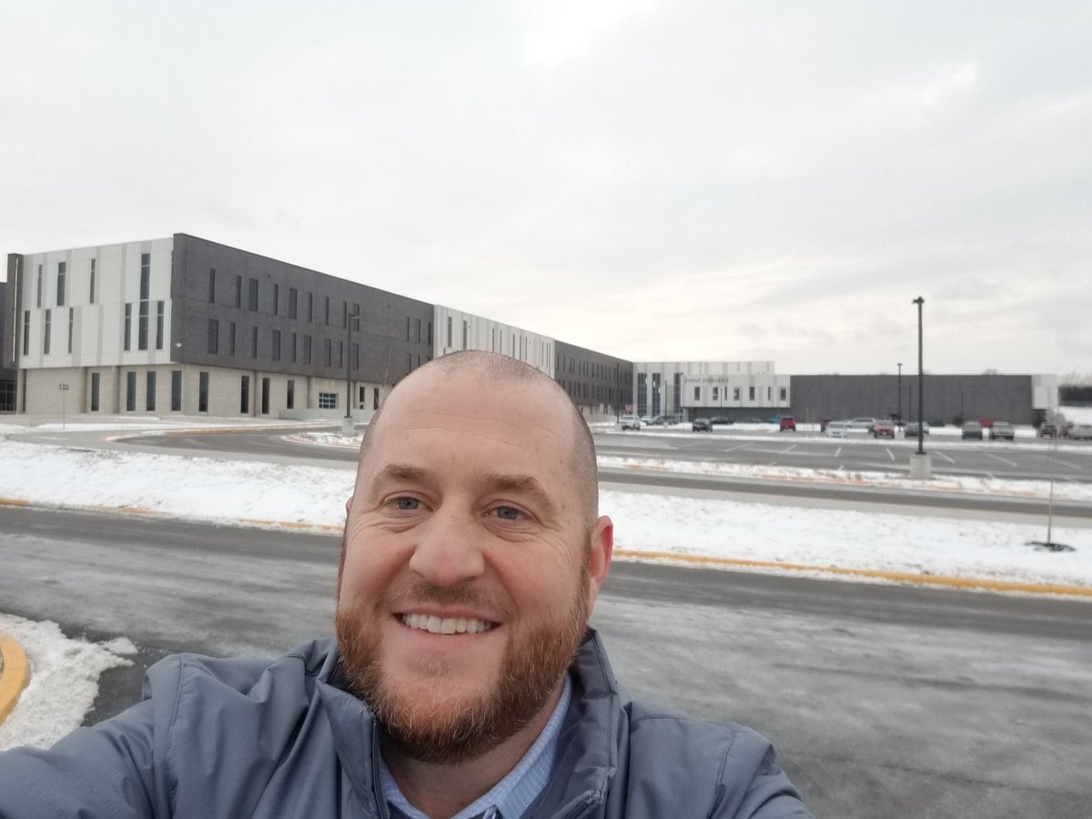 ADNovacekOPS233's tweet photo. 2yrs ago today I was officially named the principal of OW. That night I drove by and took a picture. 2yrs later, the exact same spot! A lot has changed but it has been an awesome ride so far! To many more years! #OwlPower #OwlUp #ODub https://t.co/r4vOQoYDbL